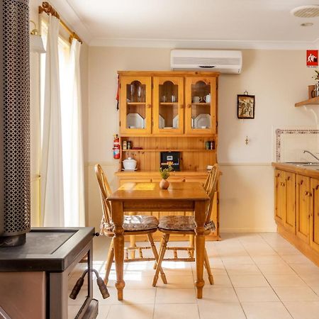 Honeysuckle Cottages Stanthorpe Chambre photo