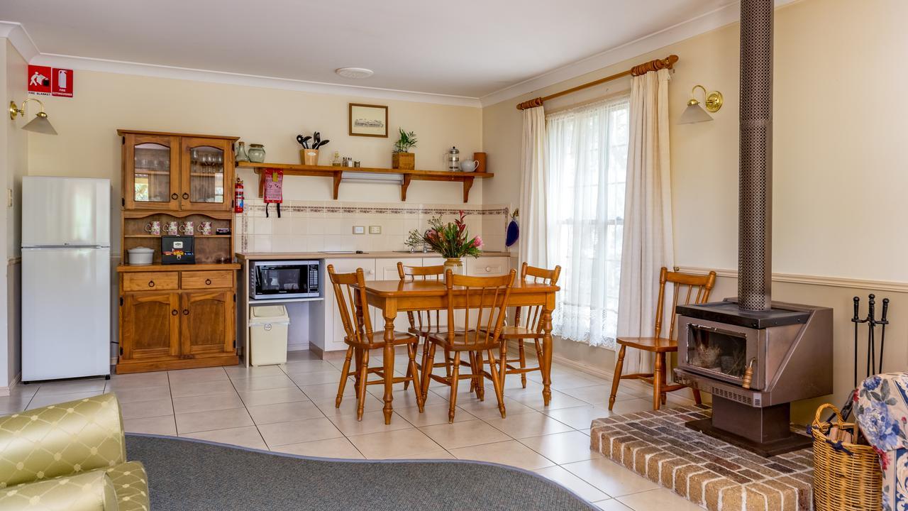 Honeysuckle Cottages Stanthorpe Extérieur photo